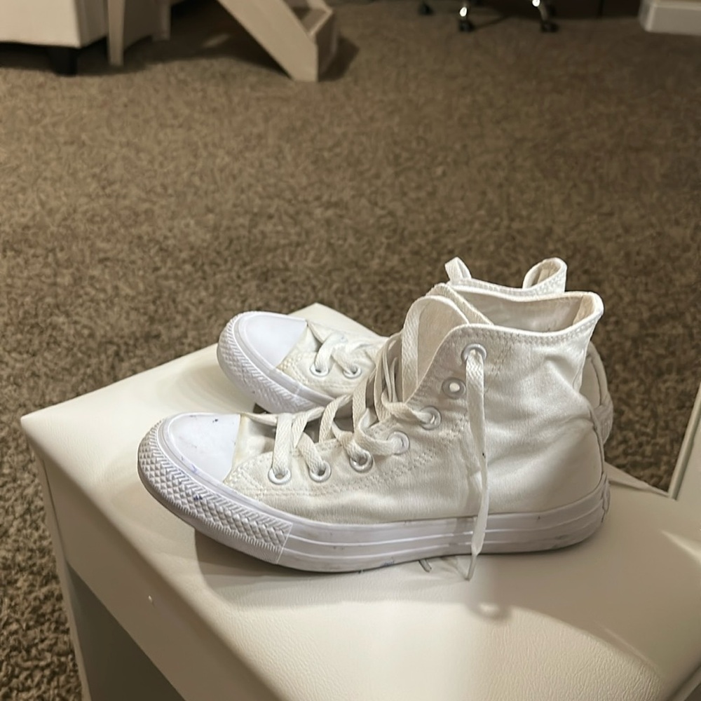 All white converse size 7 women’s